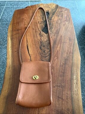 Vintage COACH Tan Leather Crossbody Shoulder Bag
